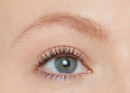 lash fixation mascara van jane iredale op model