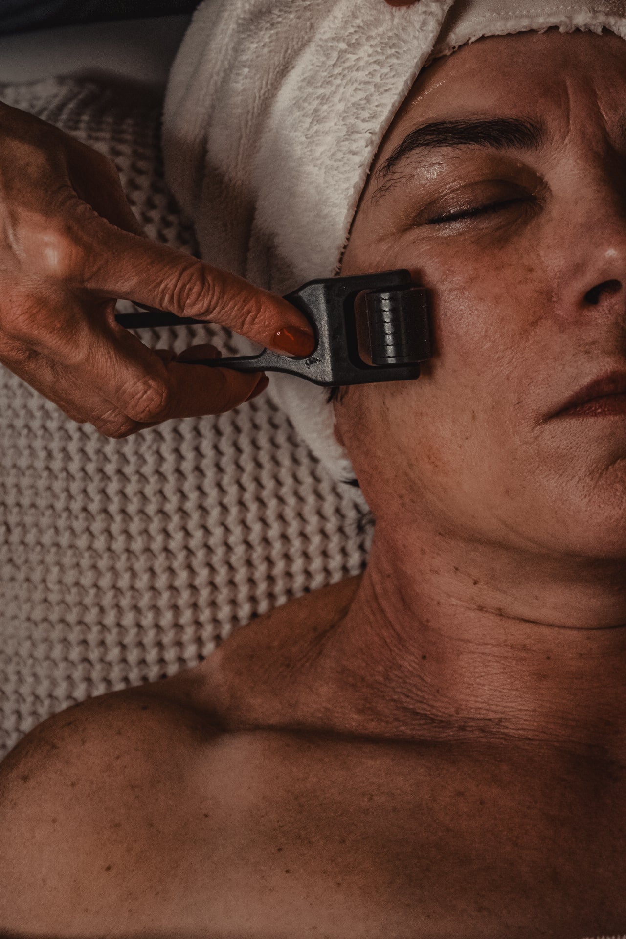 roller met kleine naaldjes op de huid rollen 