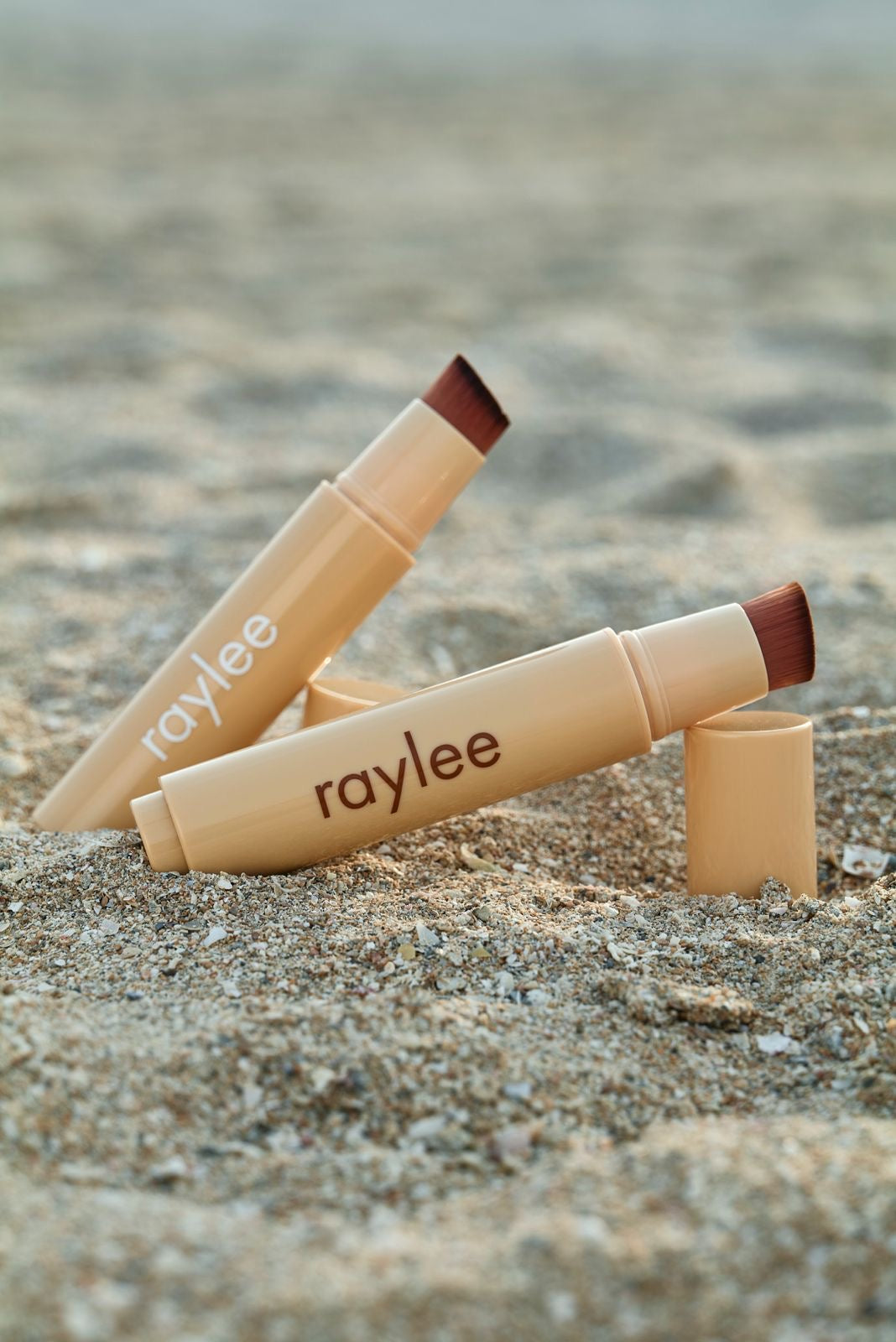 raylee zonnebescherming spf50 op strand